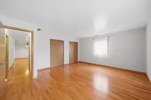 650 Waverly Dr, Elgin, IL 60120 - Photo 14