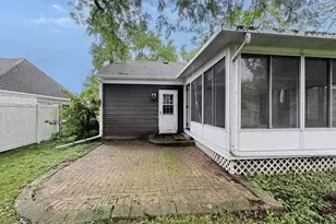 16 Somerset Rd, Montgomery, IL 60538 - Photo 2