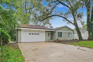 1303 S Western Ave, Champaign, IL 61821 - Photo 2