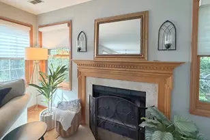 522 Bradbury Ln, Geneva, IL 60134 - Photo 8