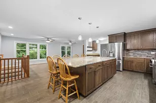 702 N Pinecrest Rd, Bolingbrook, IL 60440 - Photo 8