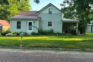 309 E Walnut St, Piper City, IL 60959 - Photo 1