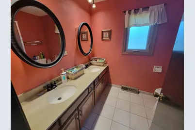 425 S Arlington Heights Road, Elk Grove Village, IL 60007 - Photo 20