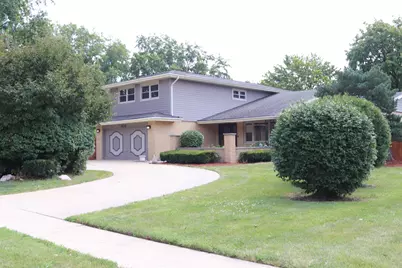 425 S Arlington Heights Road, Elk Grove Village, IL 60007 - Photo 2
