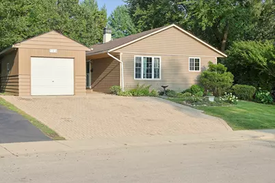 716 Navajo Drive, Carpentersville, IL 60110 - Photo 2
