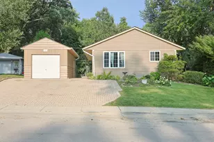 716 Navajo Dr, Carpentersville, IL 60110 - Photo 1