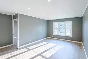 716 Navajo Dr, Carpentersville, IL 60110 - Photo 8