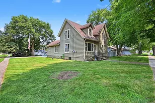 330 Pleasant St, Sheridan, IL 60551 - Photo 1