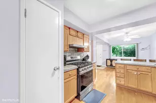 411 Hickory Dr, Wheeling, IL 60090 - Photo 10