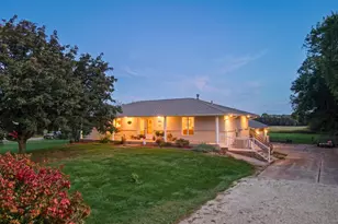 1101 Stockholm Rd, Paxton, IL 60957 - Photo 2