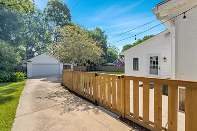 118 S Gladstone Avenue, Aurora, IL 60506 - Photo 2