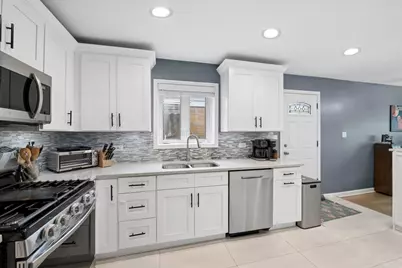 3114 W Jerome Street, Chicago, IL 60645 - Photo 8