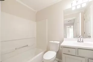 636 Hamilton Ln, North Aurora, IL 60542 - Photo 12