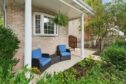 2529 W Shakespeare Avenue, Chicago, IL 60647 - Photo 2