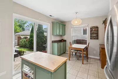 2529 W Shakespeare Avenue, Chicago, IL 60647 - Photo 8