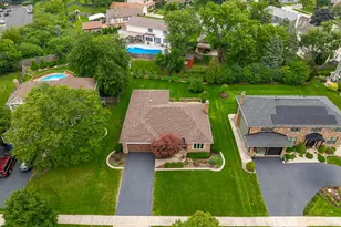4418 Basswood Dr, Lisle, IL 60532 - Photo 2