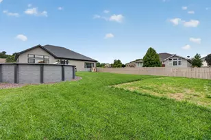 205 Wesley Dr, Peotone, IL 60468 - Photo 30