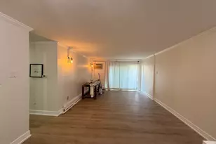675 Heritage Dr, Hoffman Estates, IL 60169 - Photo 2