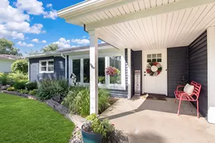 1012 Martha St, Elk Grove Village, IL 60007 - Photo 2