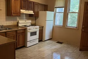 10531 S Corliss Ave, Chicago, IL 60628 - Photo 4