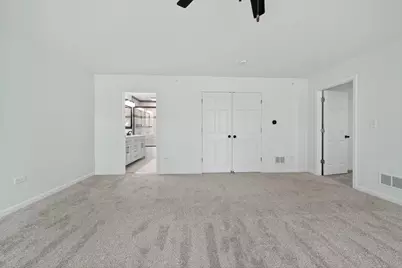 172 E Lakeview Avenue, Round Lake Beach, IL 60073 - Photo 12