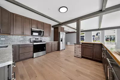 172 E Lakeview Avenue, Round Lake Beach, IL 60073 - Photo 8