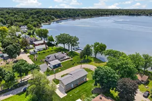 172 E Lakeview Ave, Round Lake Beach, IL 60073 - Photo 22