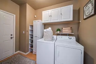 323 Fairmont Ct, Saint Charles, IL 60175 - Photo 6