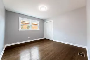 8151 S Commercial Ave, Chicago, IL 60617 - Photo 12