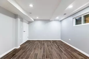 8151 S Commercial Ave, Chicago, IL 60617 - Photo 16