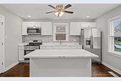 11325 S Avenue H, Chicago, IL 60617 - Photo 4