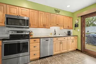 2070 Sapphire Ln, Aurora, IL 60506 - Photo 2