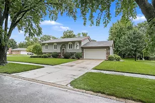 2070 Sapphire Ln, Aurora, IL 60506 - Photo 1