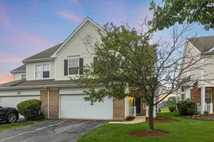 960 Bluebell Cir, Joliet, IL 60431 - Photo 2