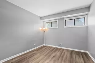 2214 Country Club Dr, Woodridge, IL 60517 - Photo 10