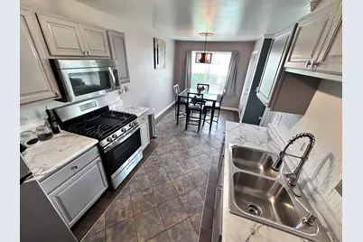1011 Sommerset Court #A, Elgin, IL 60120 - Photo 8