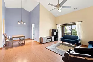 18075 Royal Oak Ct, Tinley Park, IL 60477 - Photo 2