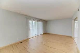 226 Manor Dr, New Lenox, IL 60451 - Photo 2