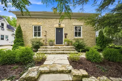 208 S 1st Street, Geneva, IL 60134 - Photo 2