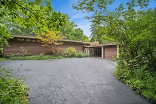 1120 Ridgewood Dr, Highland Park, IL 60035 - Photo 2