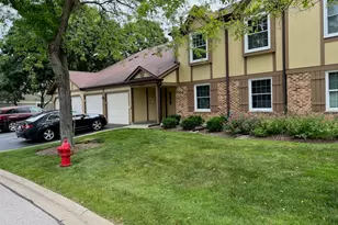 1047 Auburn Ln, Buffalo Grove, IL 60089 - Photo 2