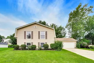 4500 Sundance Ct, Hoffman Estates, IL 60192 - Photo 2
