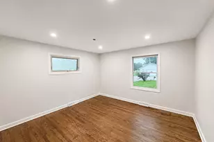 2130 Hawthorne Ln, Waukegan, IL 60087 - Photo 8