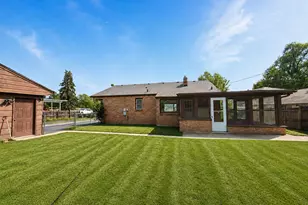 2130 Hawthorne Ln, Waukegan, IL 60087 - Photo 18