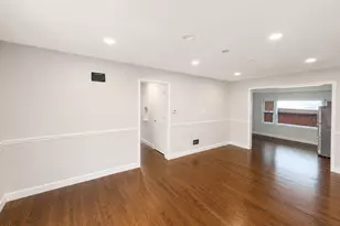 2130 Hawthorne Ln, Waukegan, IL 60087 - Photo 4