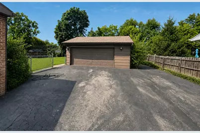 2130 Hawthorne Lane, Waukegan, IL 60087 - Photo 16