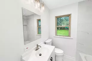 2130 Hawthorne Ln, Waukegan, IL 60087 - Photo 6