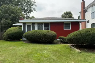 137 Chicago Ave, Clarendon Hills, IL 60514 - Photo 1