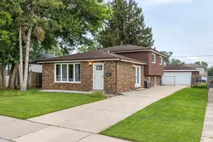 7307 W 113th Pl, Worth, IL 60482 - Photo 1
