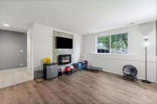 991 Reserve Dr, Elgin, IL 60124 - Photo 20